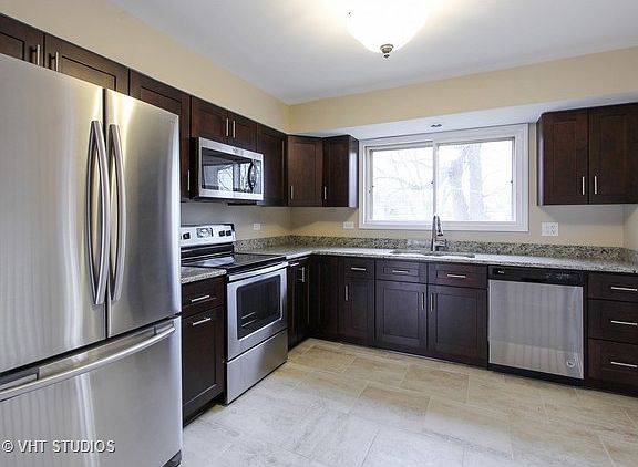 3rd image of 1411 W Roanoke Dr