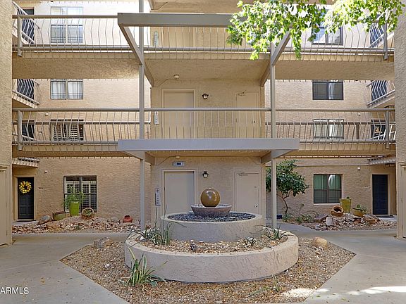 3rd image of 5102 N 31st Pl Unit 428