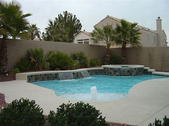 Saltwater Pool & Spa with Water Features