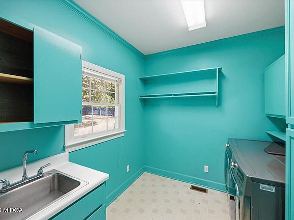 5th image of 216 Hunters Hill Ct