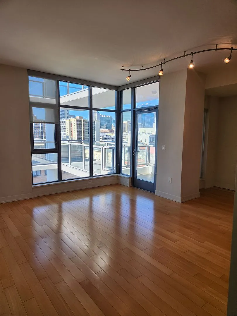 Gaslamp studio Condo (Alta) with Resort-Style Amenities — Photo 3