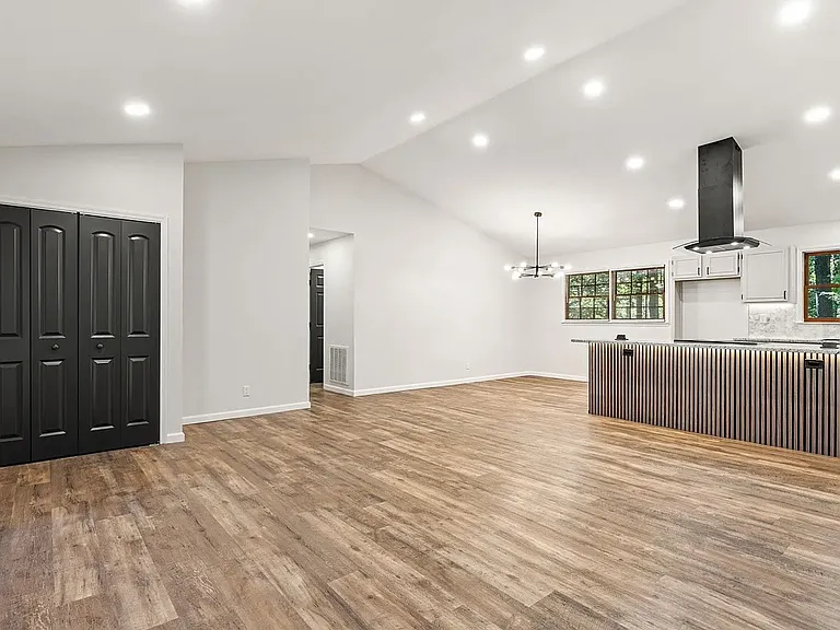 213 Dogwood Glen Dr — Photo 10