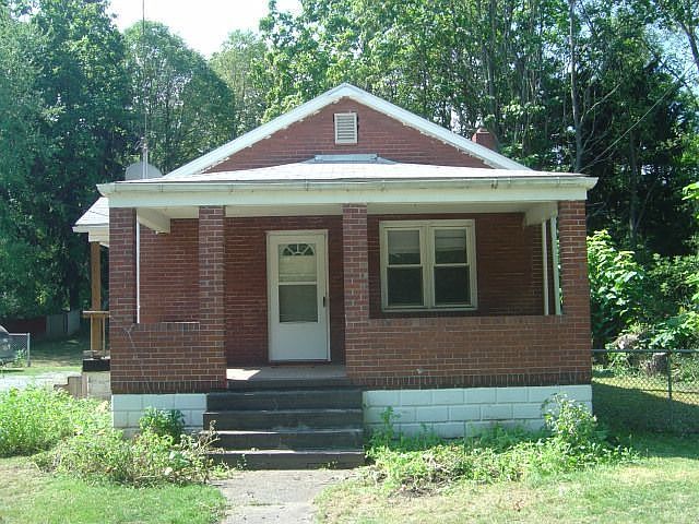 2nd image of 1624 Greensburg Rd