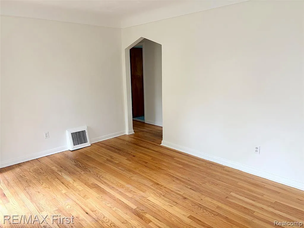 2 bed, 2.0 bath, 762 sqft, $1,600 — Photo 3