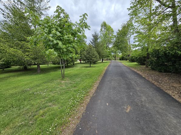 1250 Riverwood Ln, Oakland, OR 97462