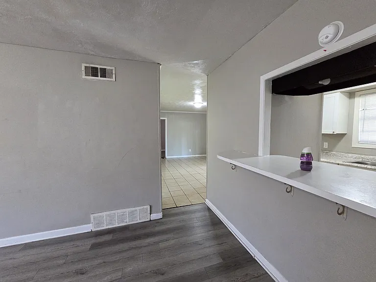 3021 Ashwood St — Photo 23