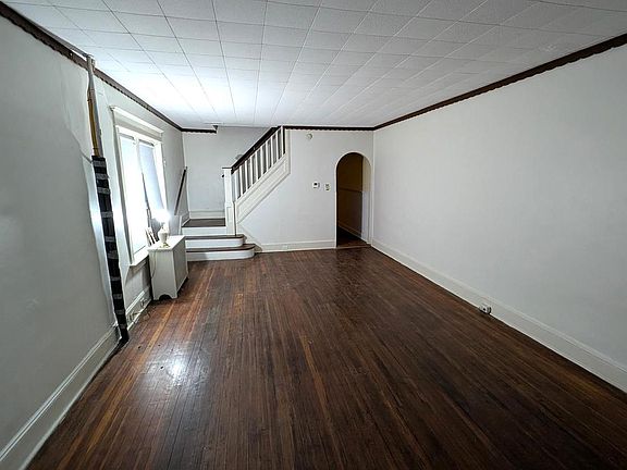 2nd image of 922 Adeline St