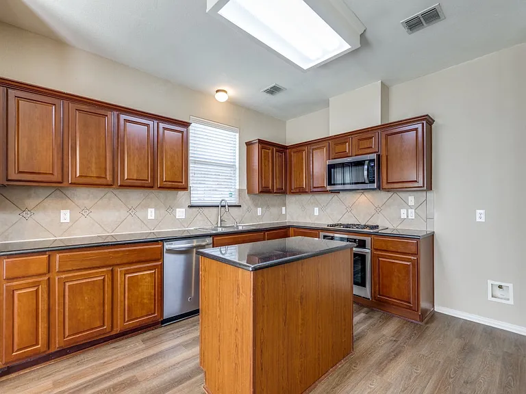 3808 Oakhurst Ln — Photo 6