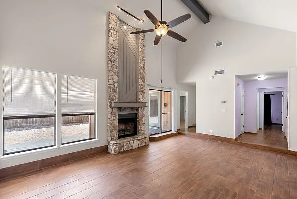 3 bed, 1436 sqft, $2,000 — Photo 2