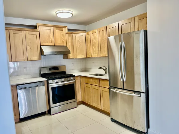 65-50 Austin Street image 4 of 19