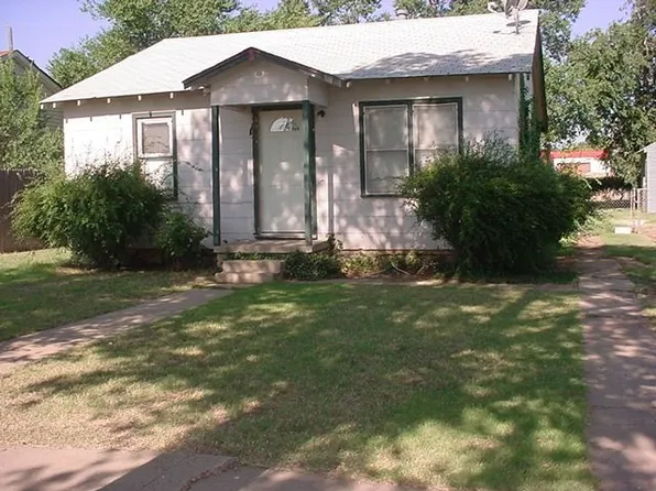1911 Coffee St, Pampa, TX 79065