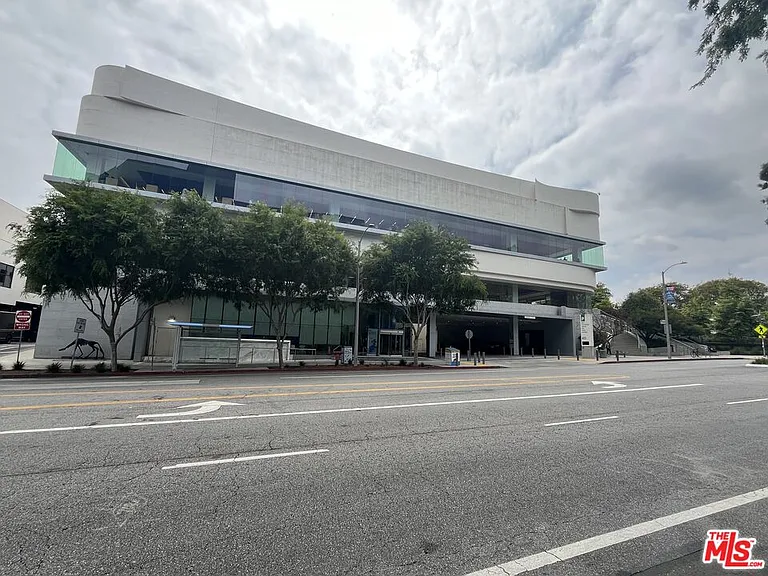 505 N San Vicente Blvd — Photo 16