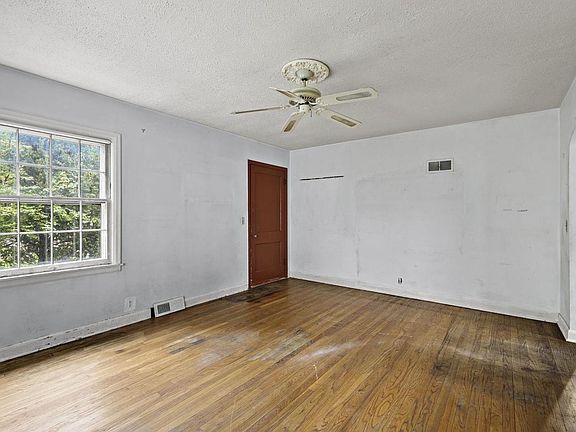 4th image of 3209 Topping Road