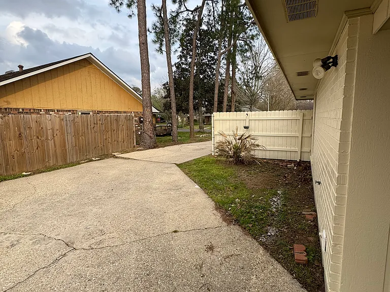 1413 Briarhurst Dr — Photo 47