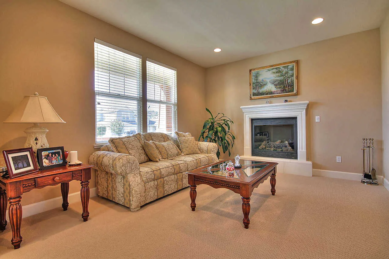 426 Peacock Way photo 1