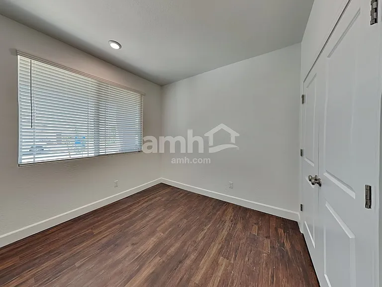 17166 W Lawrence Ln — Photo 11