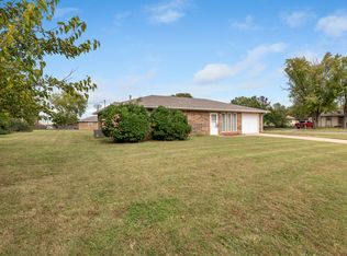 433 N Acadia St, Wichita, KS 67212