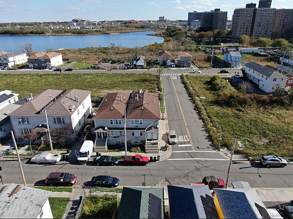 3rd image of 474 Beach 44th St