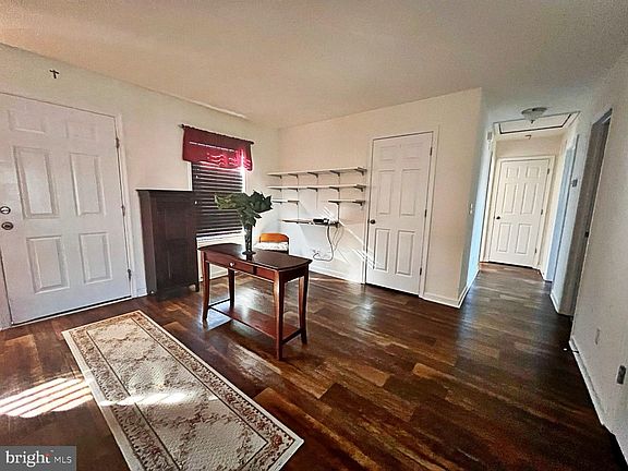 5th image of 909 Ambler Ct