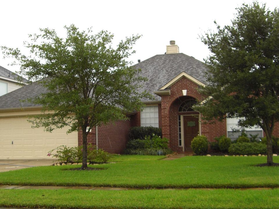 A great Ranch-style home in Memorial Springs