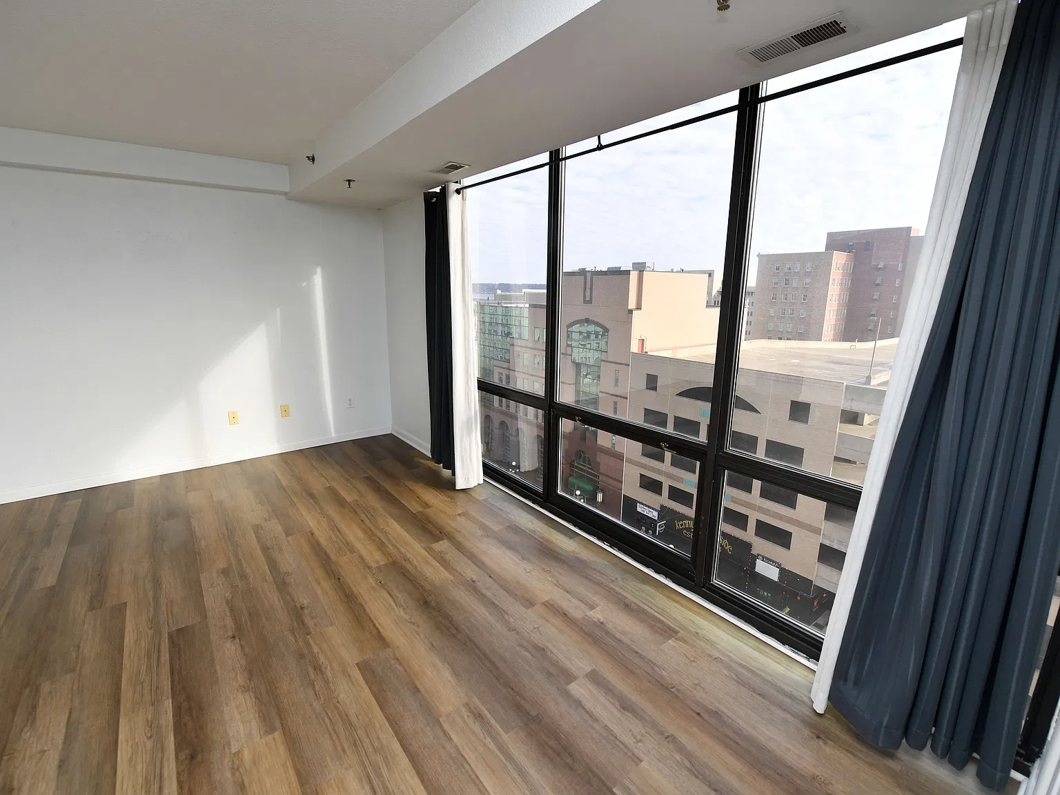 2 bed, 1199 sqft, $1,750 — Photo 2