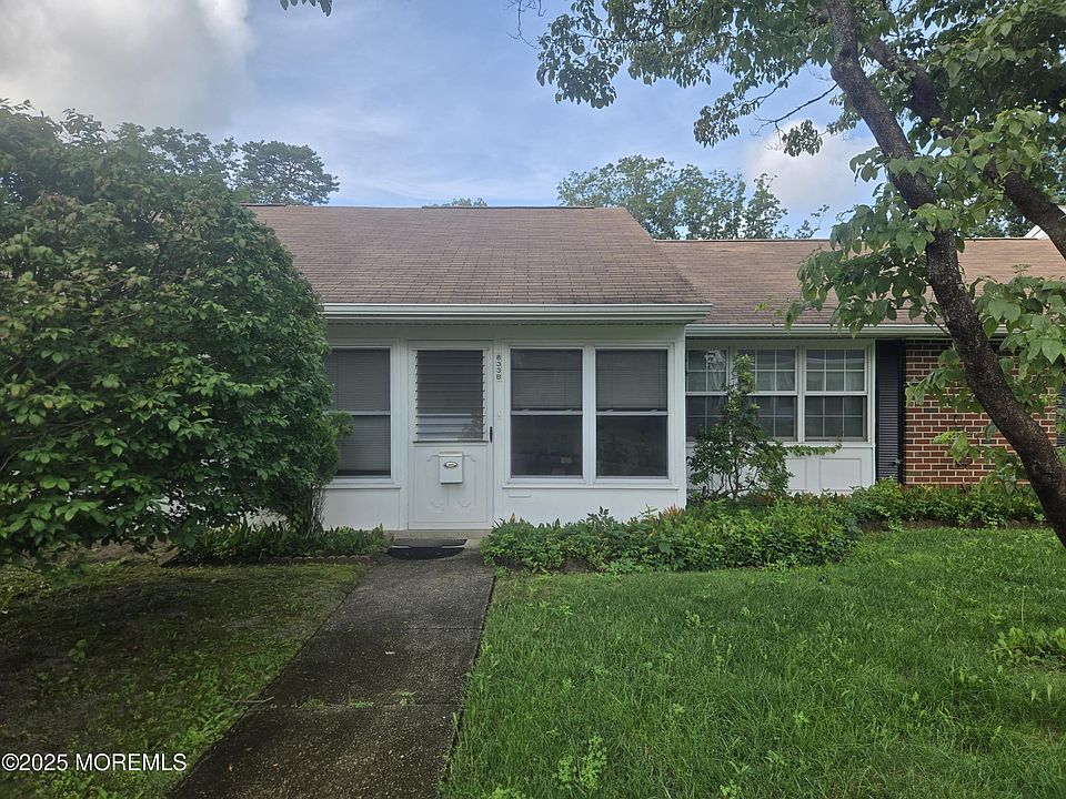 2nd image of 833B Inverness Court