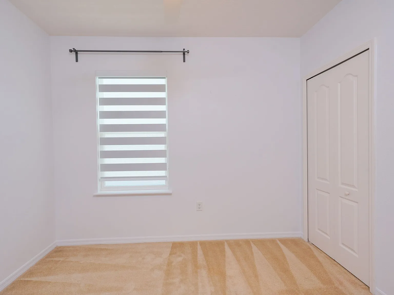 3 bed, 1320 sqft, $2,300 — Photo 4