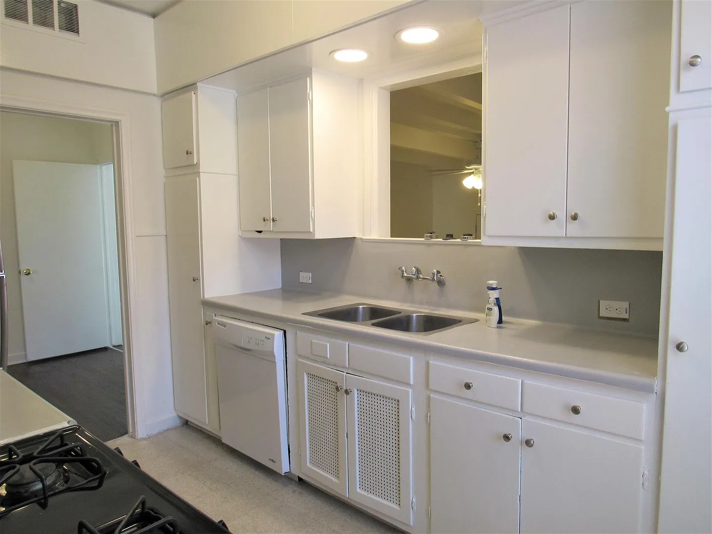 Highland Park 3-Bedroom — Photo 4