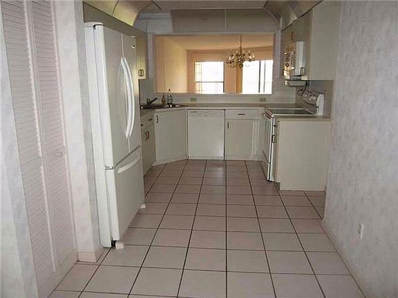2nd image of 7648 Fairfax Dr