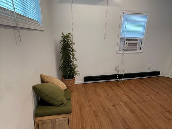 4th image of 309 8th St Unit 3