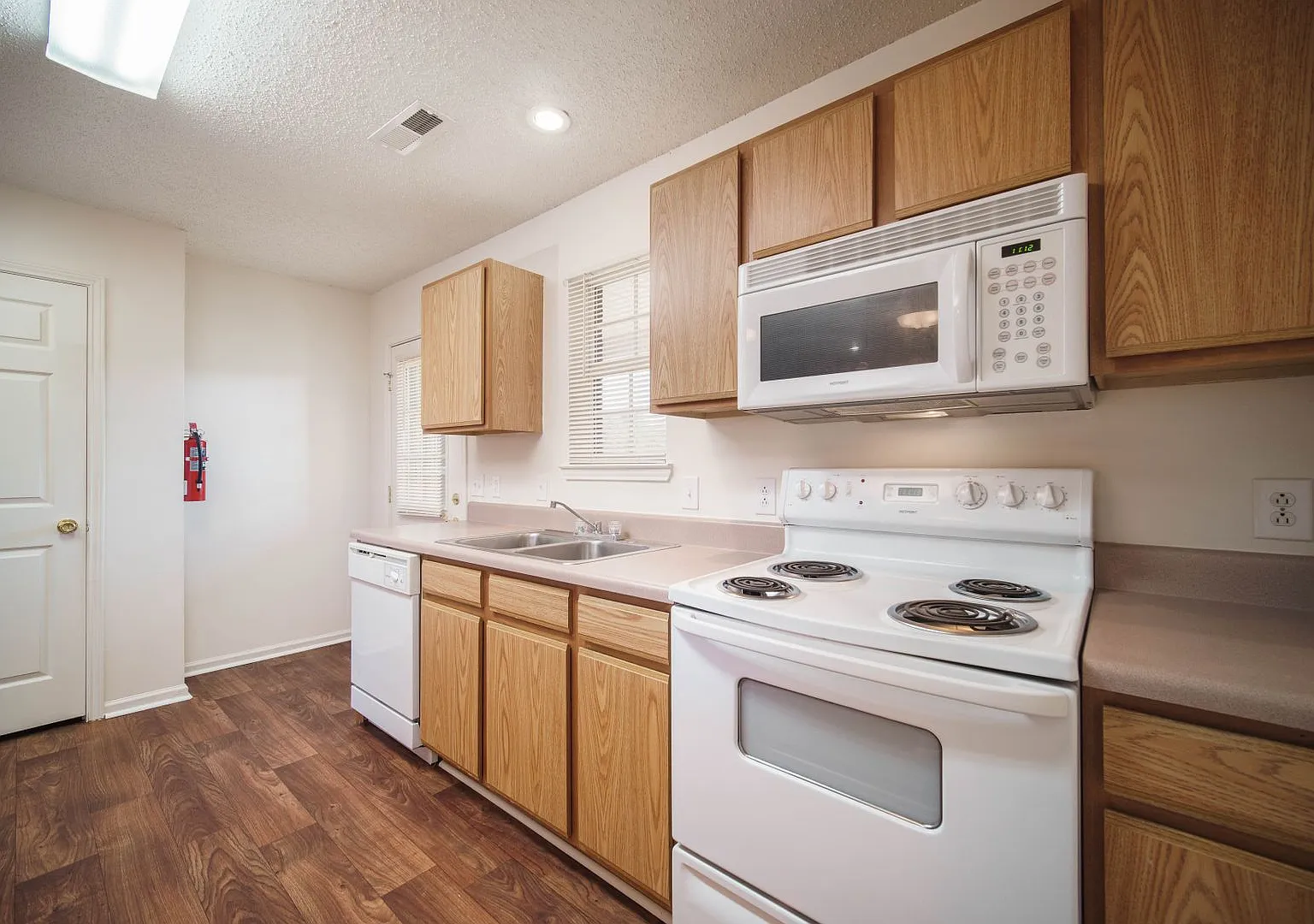All Brick Building 55+Senior Community Rent $924/month — Photo 3