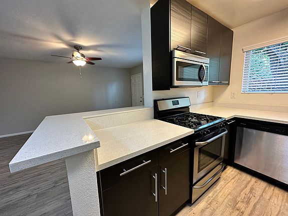 2nd image of 4665 Mississippi St #4