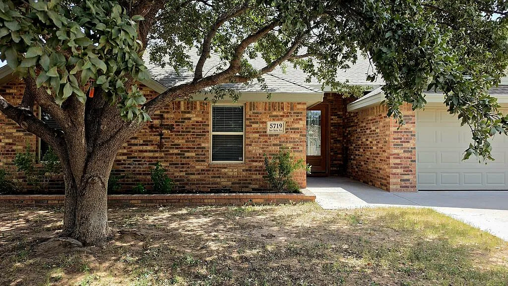 4 bed, 2.0 bath, 2084 sqft, $3,000 — Photo 1