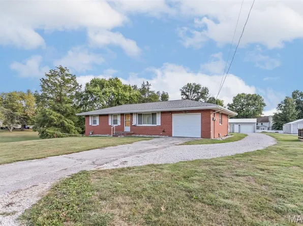 123 Tolle Ln, Godfrey, IL 62035