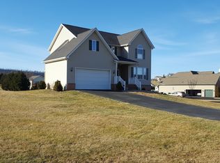 577 Nathaniel Dr, Martinsburg, WV 25403