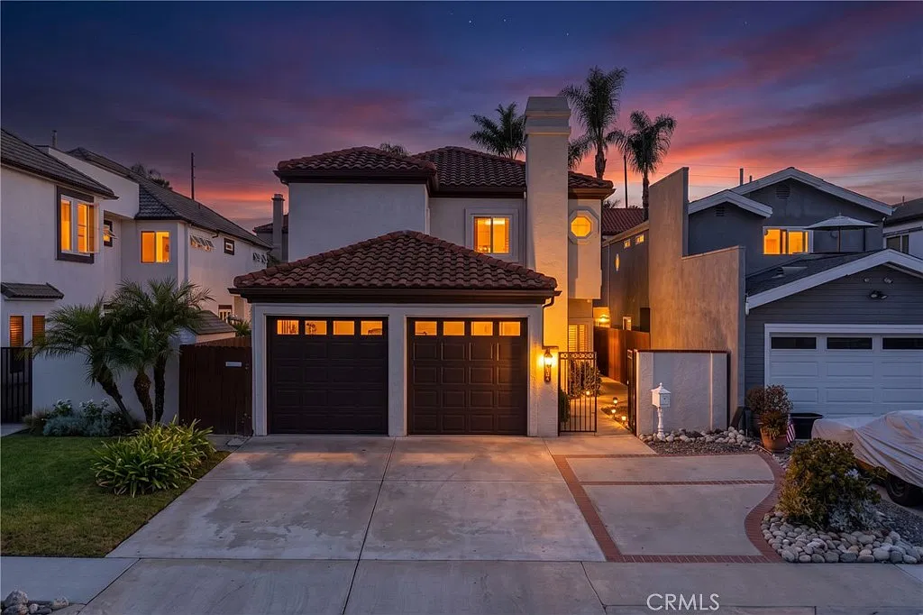 5 bed, 4.5 bath, 2831 sqft, $7,300 — Photo 1