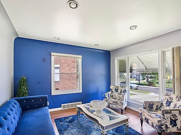 4th image of 8301 Sorrento Ave