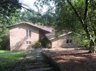 51 Stonecroft Dr, Easton, PA 18045