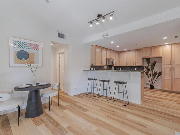 2nd image of 27 Bassett St