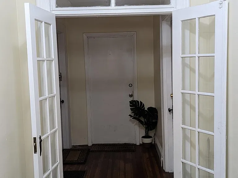 264 Gano St #1R — Photo 4