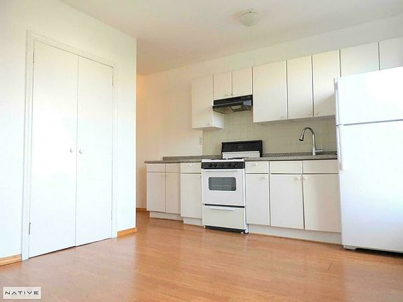 4th image of 182A Eckford St #3L