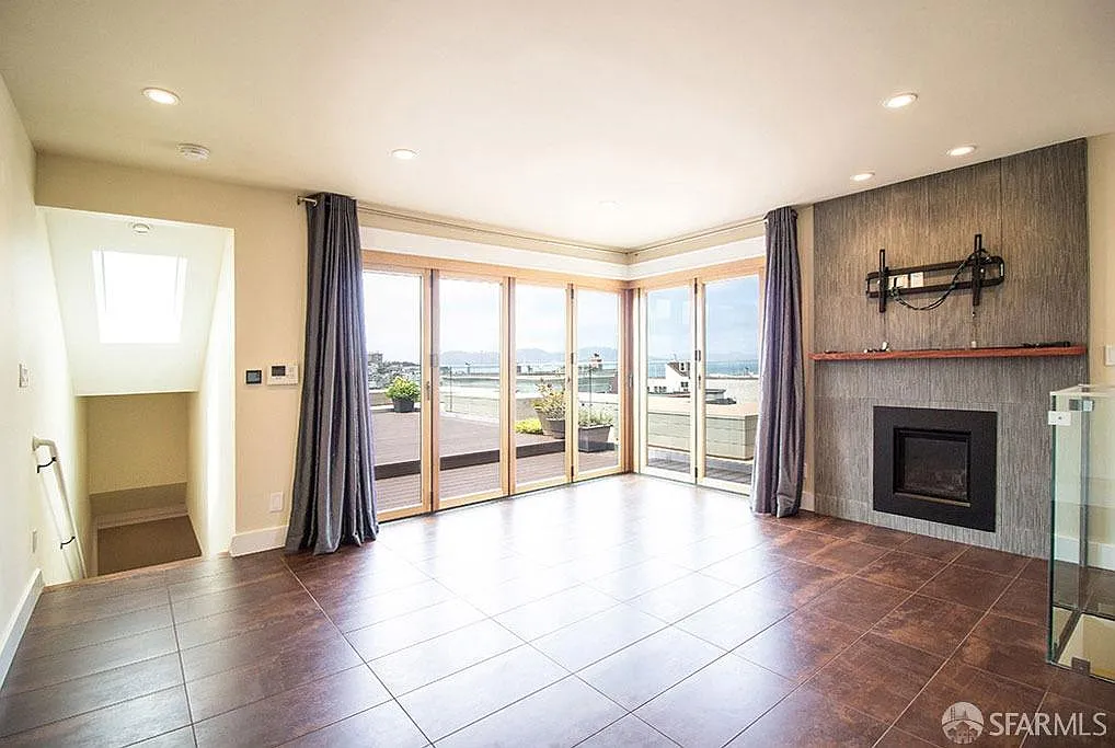 2 bed, 1.5 bath, 1500 sqft, $10,500 — Photo 3