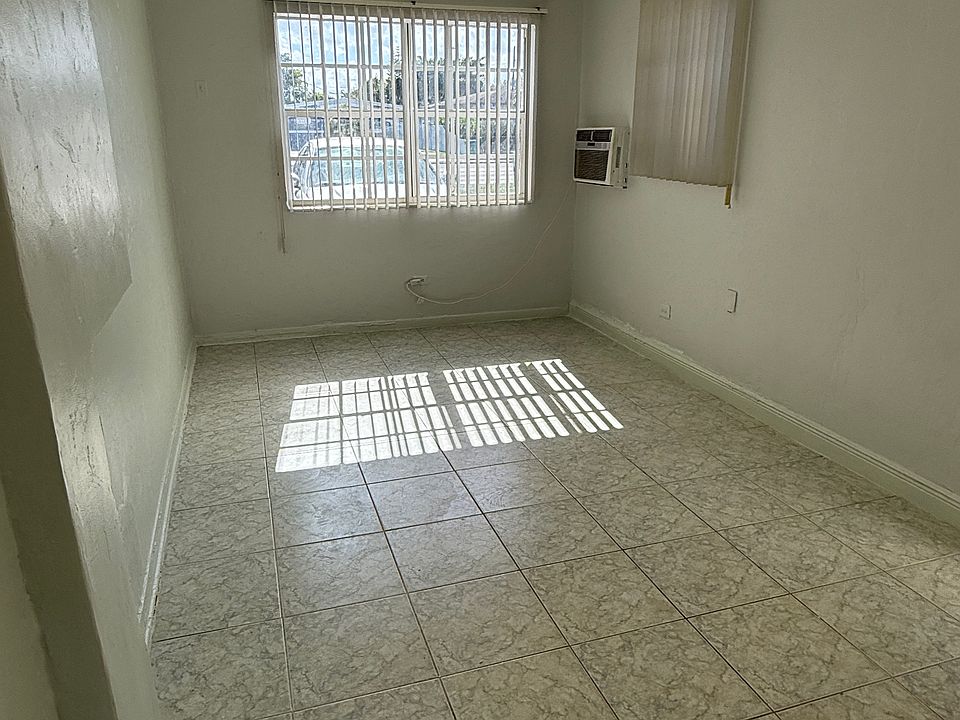 1st image of 63 Avenue Coral Way