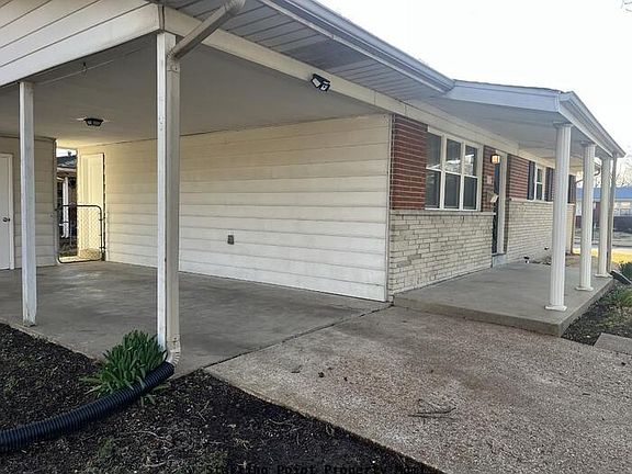 2nd image of 835 Lindsay Ln