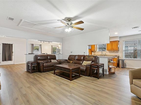 3rd image of 24 Brittany Dr