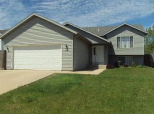 4921 Savannah Dr NW, Rochester, MN 55901