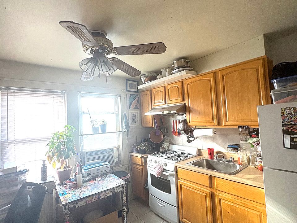 2nd image of 21-28 24th St #2