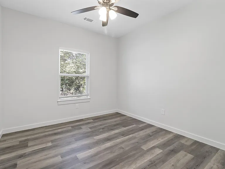 223 W Walker St — Photo 7