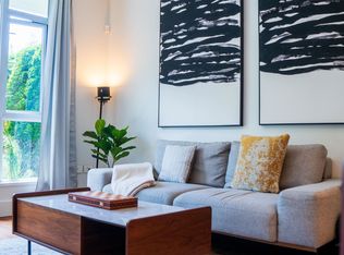 375 W 59th Ave #105, Vancouver, BC V5X 0J4
