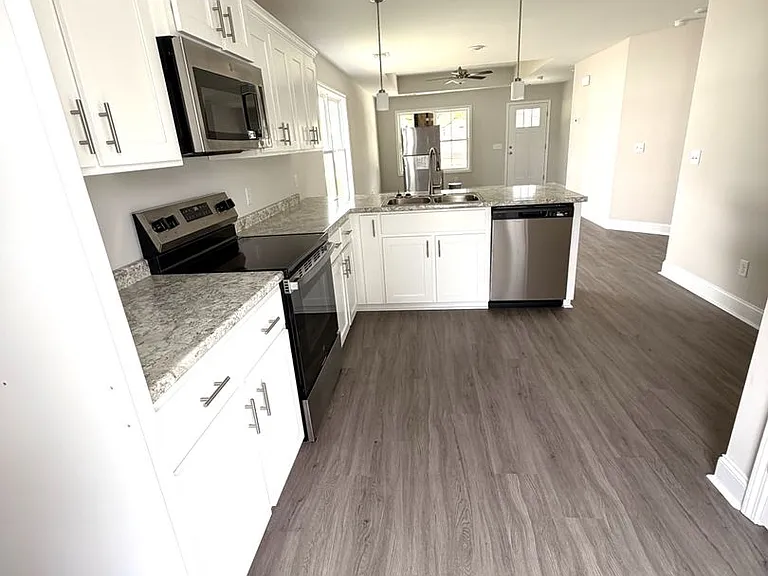 4 Roundtree St — Photo 3
